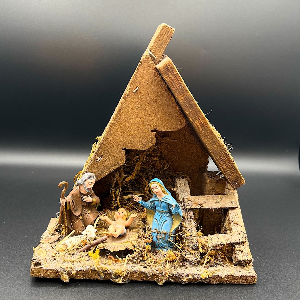 Vintage Italian Wood Creche Nativity Set Manger. Christmas Decoration. 4 figure